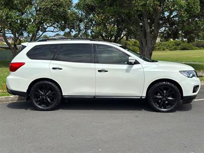 2017 Nissan Pathfinder - Thumbnail