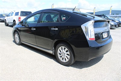 2014 Toyota PRIUS - Thumbnail