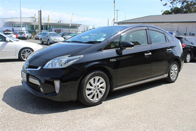 2014 Toyota PRIUS - Thumbnail