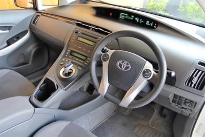 2012 Toyota PRIUS - Thumbnail