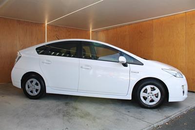 2012 Toyota PRIUS - Thumbnail