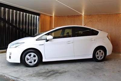 2012 Toyota PRIUS - Thumbnail