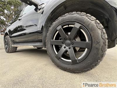 2019 Ford Everest - Thumbnail