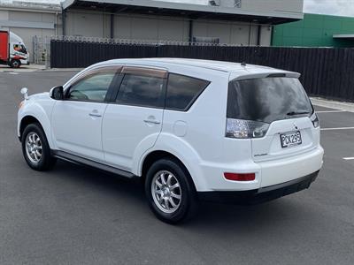 2010 Mitsubishi Outlander - Thumbnail