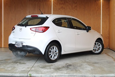 2017 Mazda Mazda2 - Thumbnail