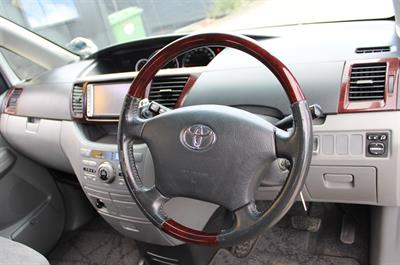 2007 Toyota Noah - Thumbnail