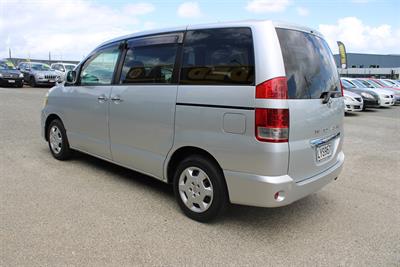 2007 Toyota Noah - Thumbnail