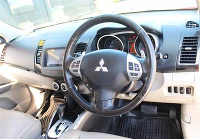 2008 Mitsubishi Outlander - Thumbnail