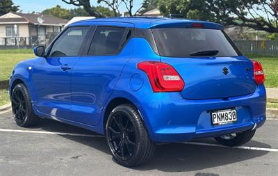 2017 Suzuki Swift - Thumbnail