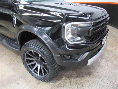 2022 Ford Everest - Thumbnail