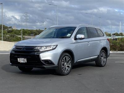 2015 Mitsubishi Outlander - Thumbnail