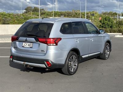 2015 Mitsubishi Outlander - Thumbnail