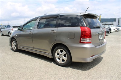 2005 Toyota Wish - Thumbnail