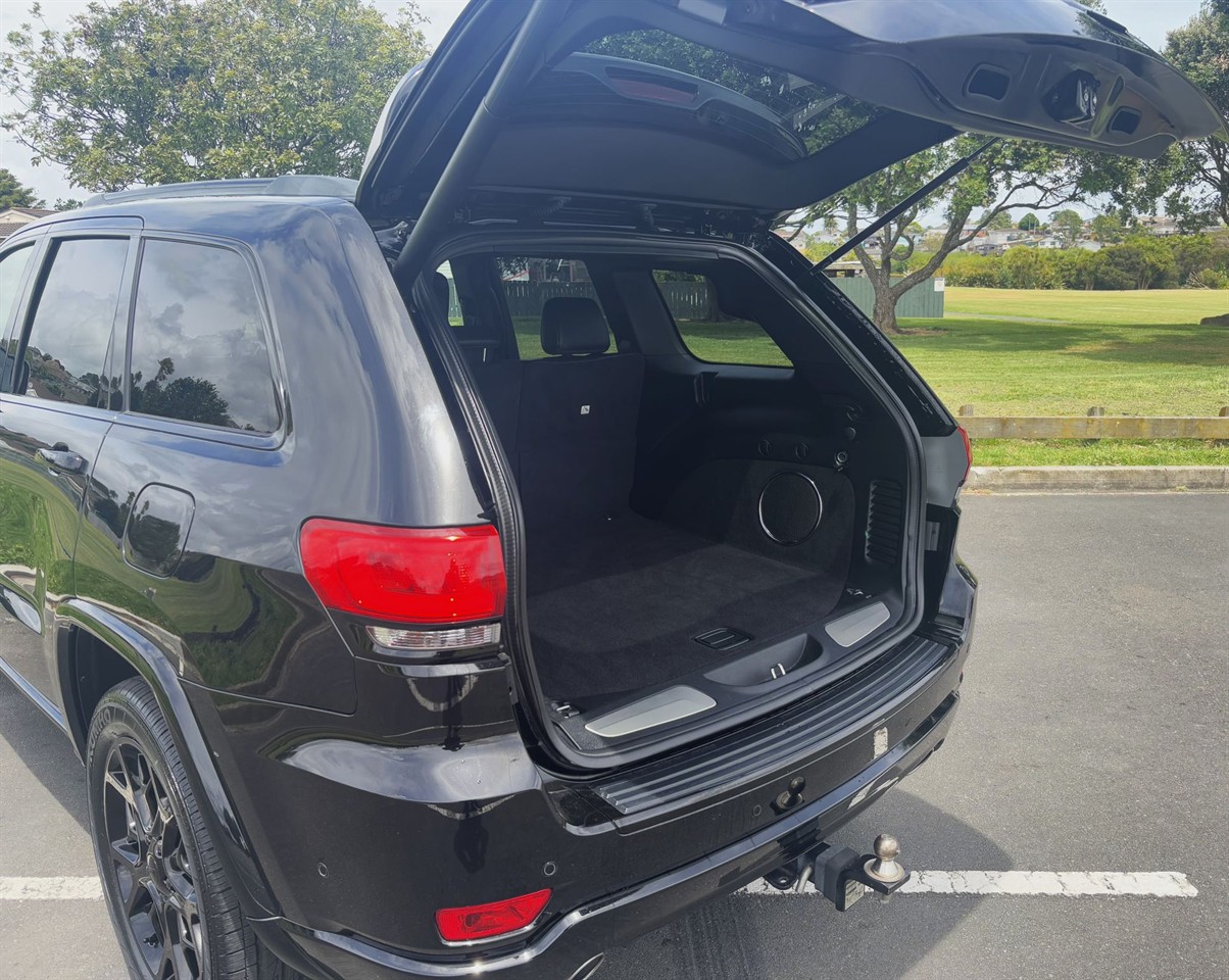 2020 Jeep GRAND CHEROKEE