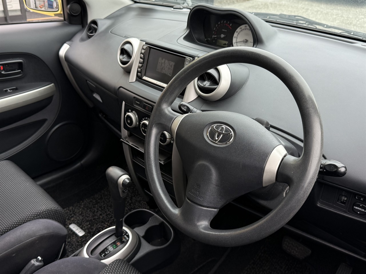 2003 Toyota Ist