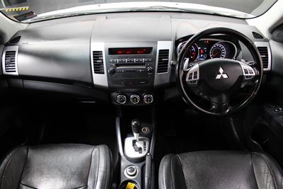 2011 Mitsubishi Outlander - Thumbnail