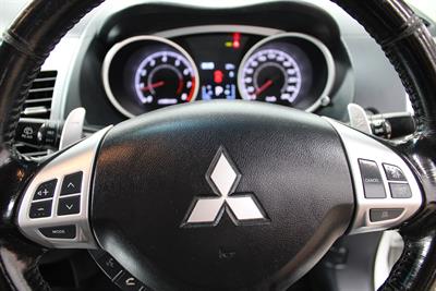 2011 Mitsubishi Outlander - Thumbnail