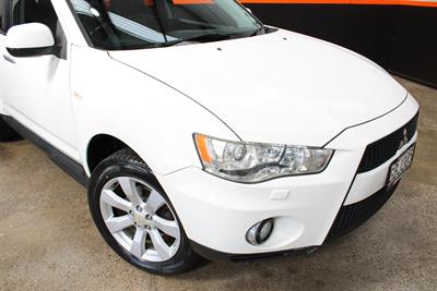 2011 Mitsubishi Outlander - Thumbnail