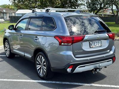 2021 Mitsubishi Outlander - Thumbnail