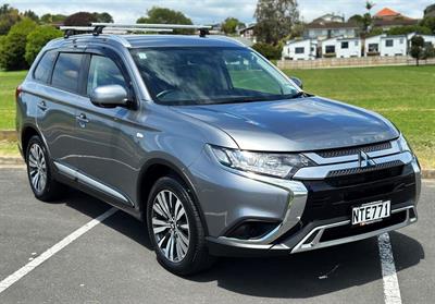 2021 Mitsubishi Outlander - Thumbnail