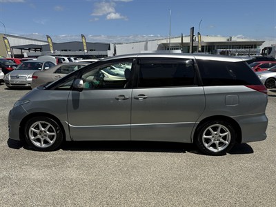 2006 Toyota Estima - Thumbnail