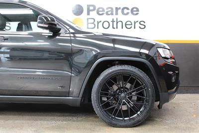 2017 Jeep Grand Cherokee - Thumbnail