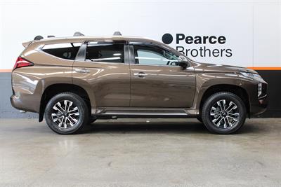 2021 Mitsubishi Pajero Sport - Thumbnail