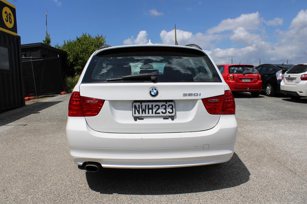 2010 BMW 320I