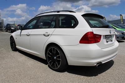 2010 BMW 320I - Thumbnail