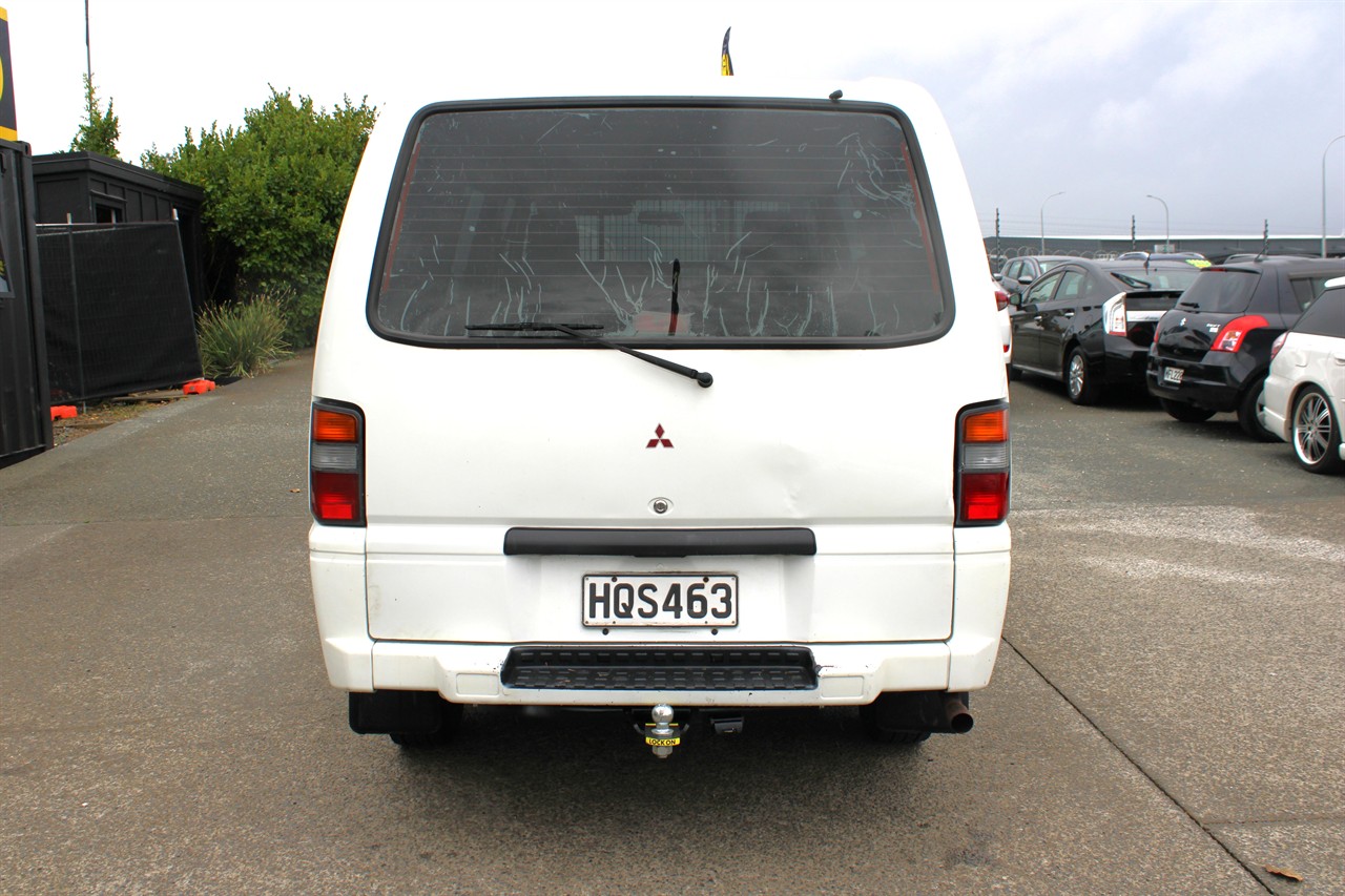 2014 Mitsubishi L300