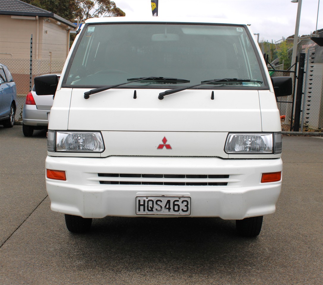 2014 Mitsubishi L300