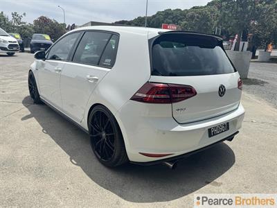 2014 Volkswagen Golf - Thumbnail