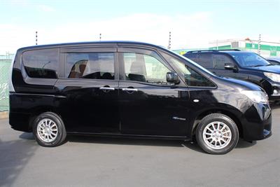 2013 Nissan Serena - Thumbnail