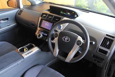 2013 Toyota PRIUS - Thumbnail