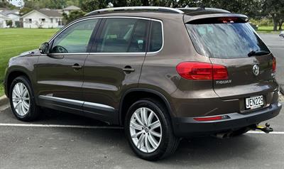 2015 Volkswagen Tiguan - Thumbnail