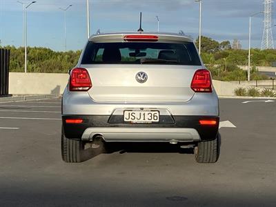 2016 Volkswagen Cross Polo - Thumbnail