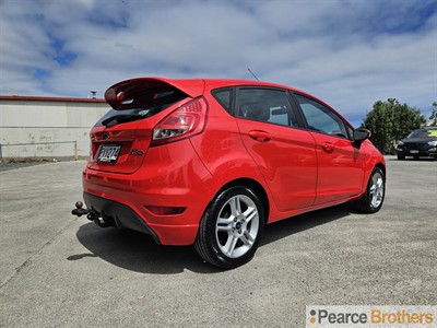 2010 Ford Fiesta - Thumbnail