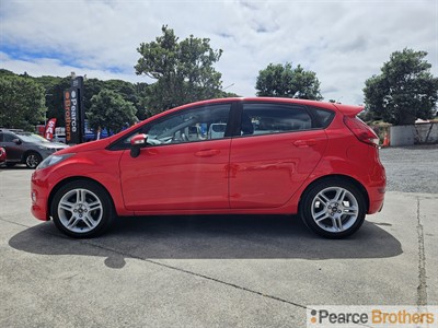 2010 Ford Fiesta - Thumbnail