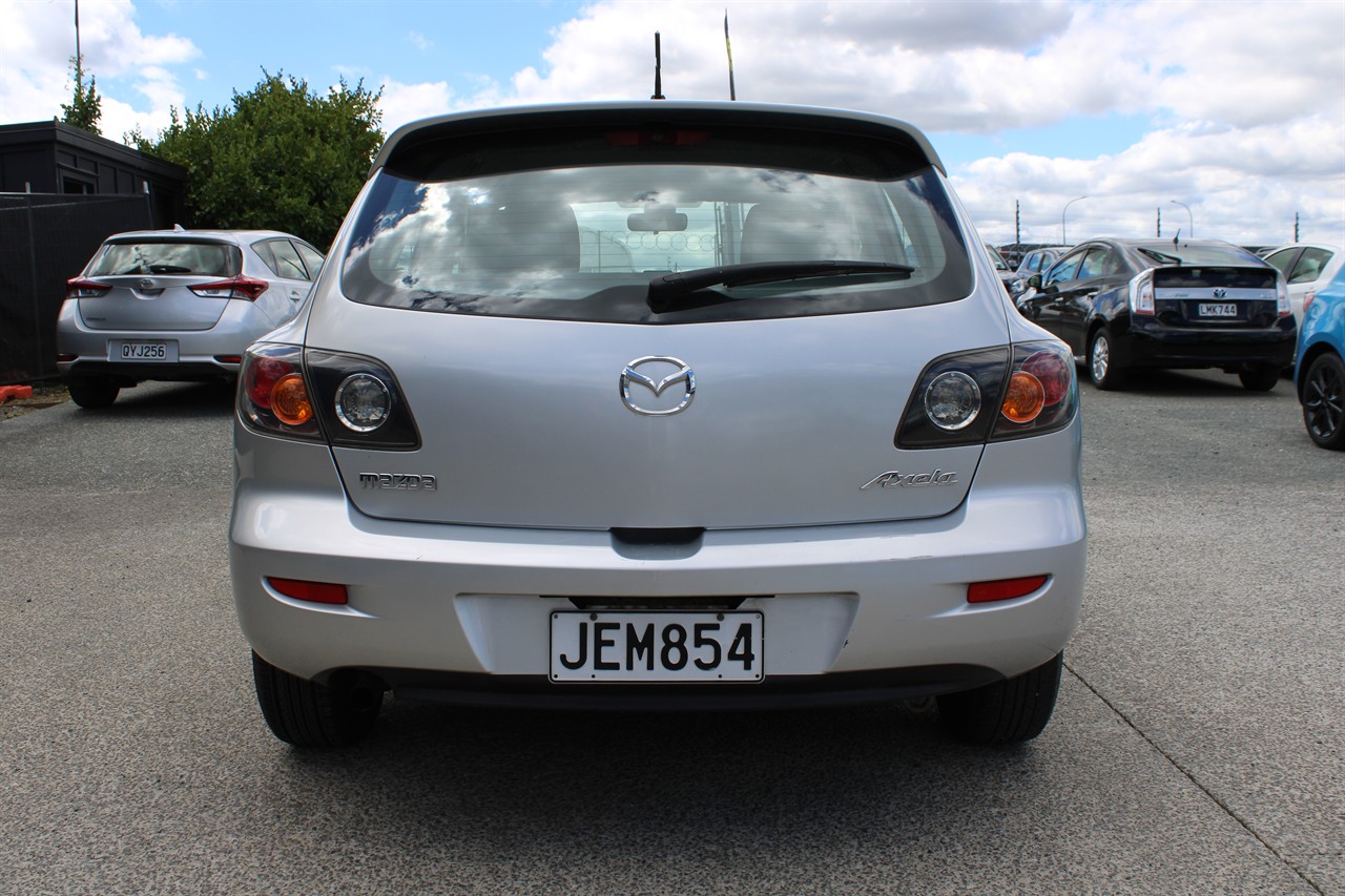 2005 Mazda Axela