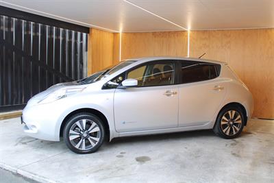 2016 Nissan Leaf - Thumbnail