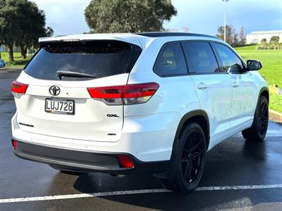 2018 Toyota Highlander - Thumbnail