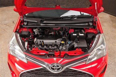 2015 Toyota YARIS - Thumbnail