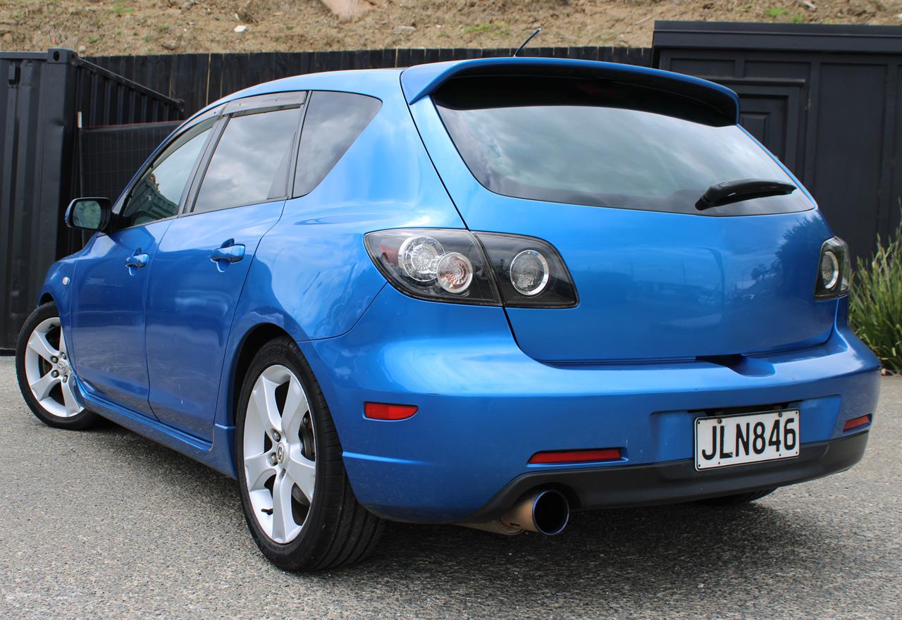 2005 Mazda Axela