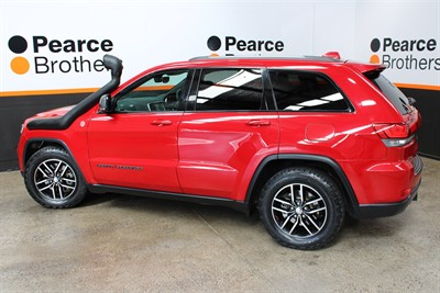 2017 Jeep Grand Cherokee - Thumbnail