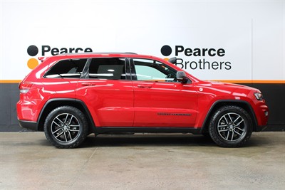 2017 Jeep Grand Cherokee - Thumbnail