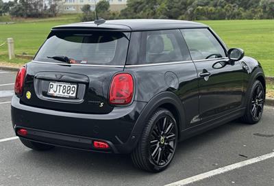 2022 Mini Hatch - Thumbnail