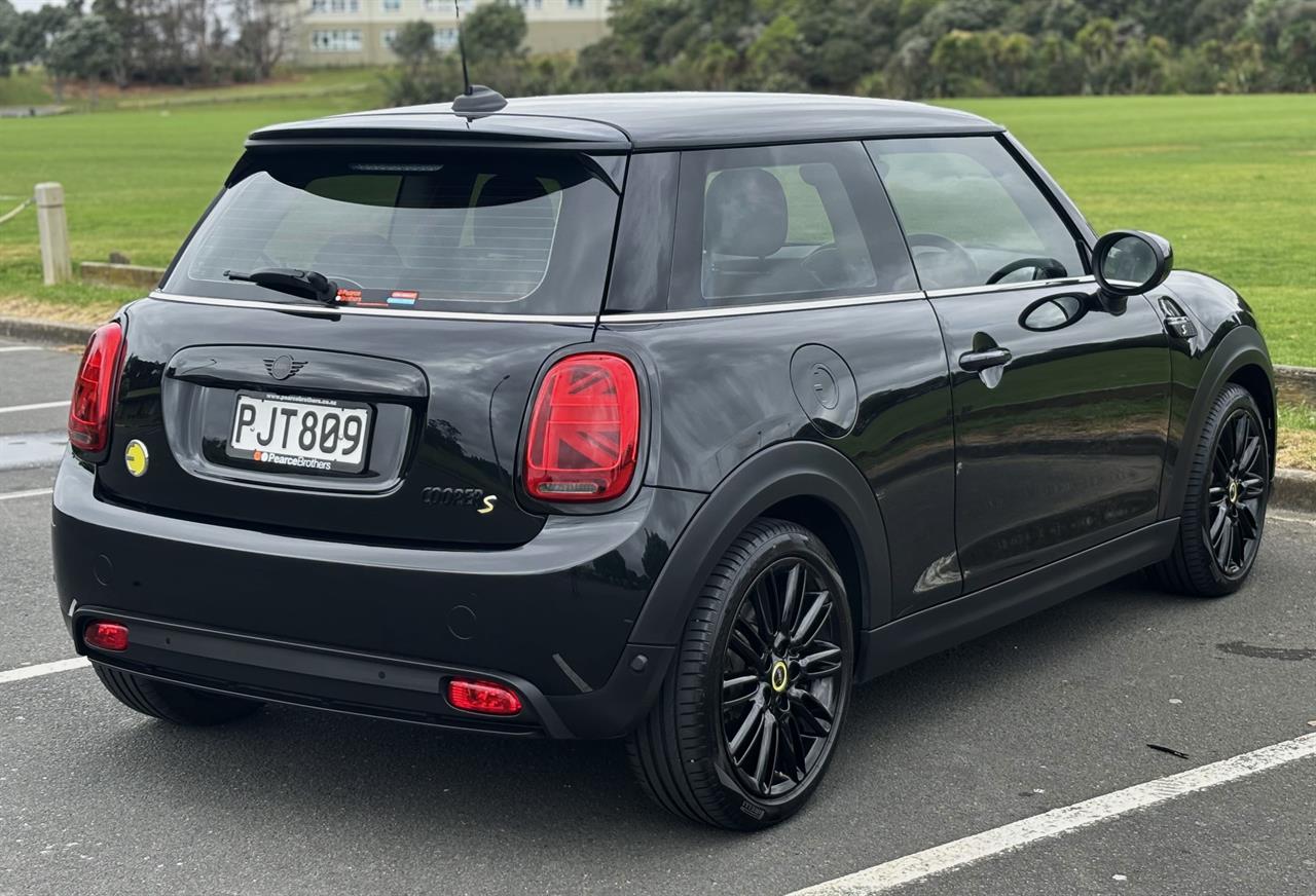 2022 Mini Hatch