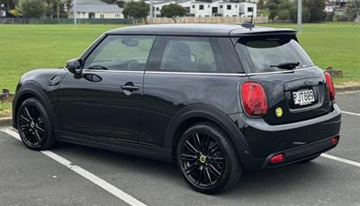 2022 Mini Hatch - Thumbnail