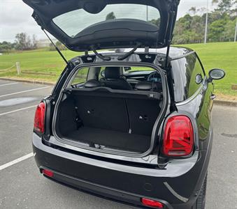 2022 Mini Hatch - Thumbnail