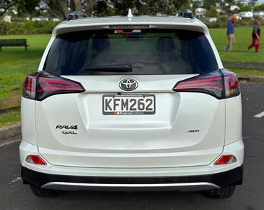 2016 Toyota RAV4 - Thumbnail